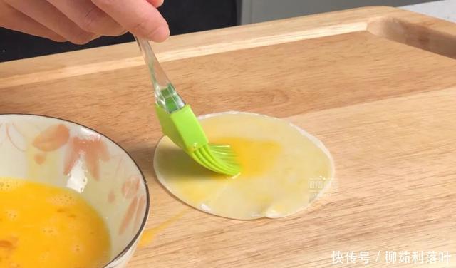 饺子皮|一个红薯,几张饺子皮,这样做香酥可口能拉丝,孩子超爱吃!