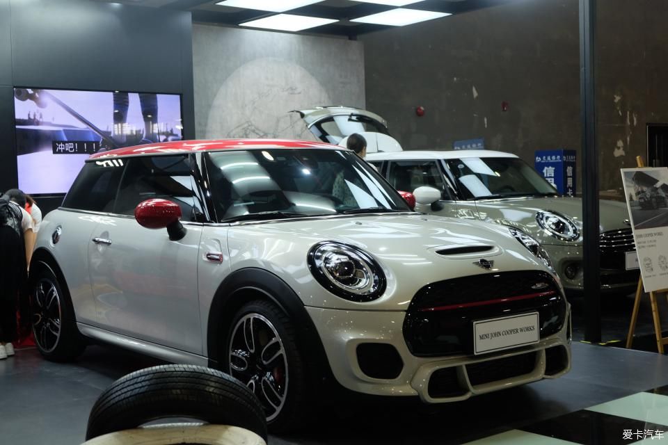  小姐姐|广州车展回顾，车展虽小，车模不少