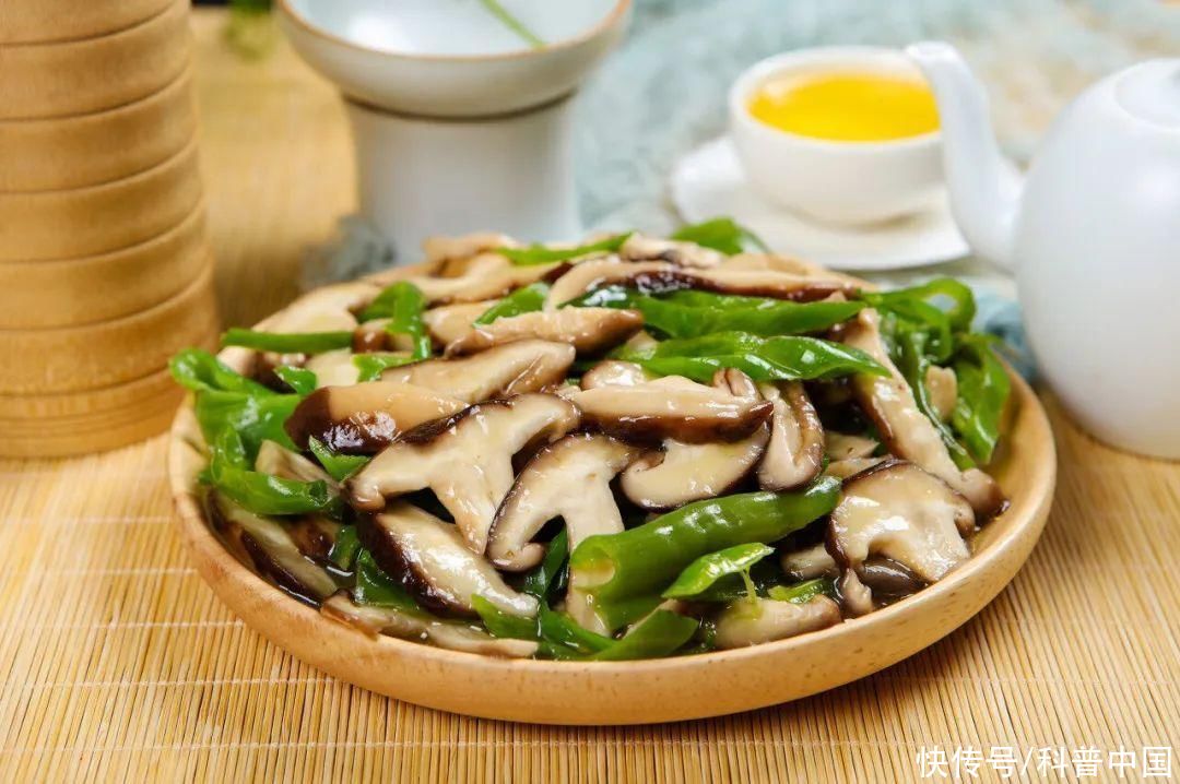 菜市场买的蘑菇真的含有甲醛吗(菜市场买的蘑菇真的含有甲醛吗？)
