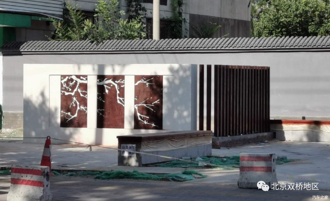  双桥|花图腾惹人眼 双桥路景观终揭开神秘面纱