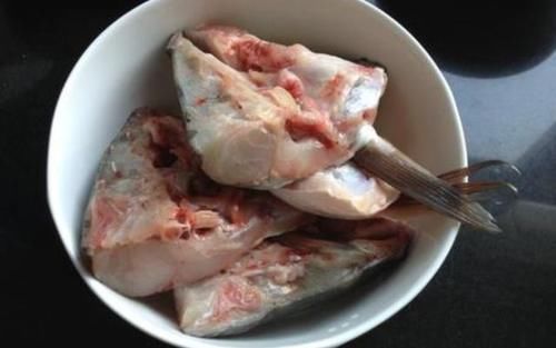  鲜美|8月冬瓜正当季，和鱼头搭配，营养美味汤汁鲜美，孩子们也超喜欢