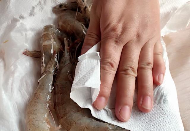 大虾|大虾这做法,一抓一拌就出锅,营养丰富还健康