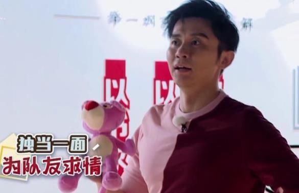 连李晨|跑男最强撕名牌选手,连李晨都被按在地上摩擦,得知身份后:难怪!