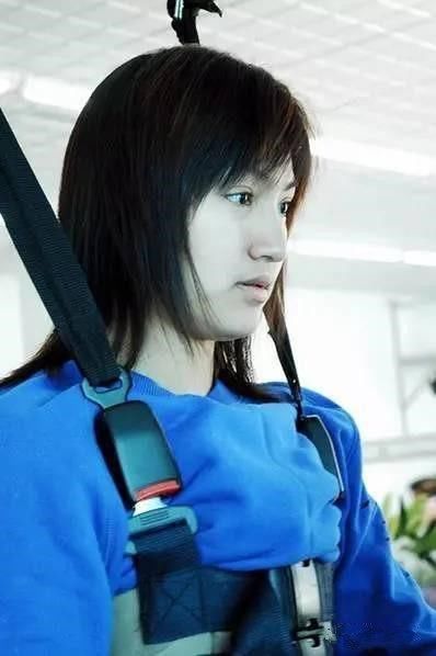  主持人|2001年，国家一级播音员梁艺5分钟内全身瘫痪；如今多次征婚无人娶