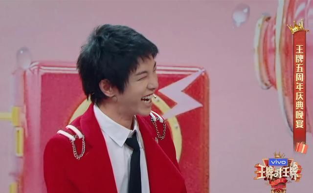 关晓彤|华晨宇猜歌频出错,谁注意到沈腾说了啥?网友:活该你红!