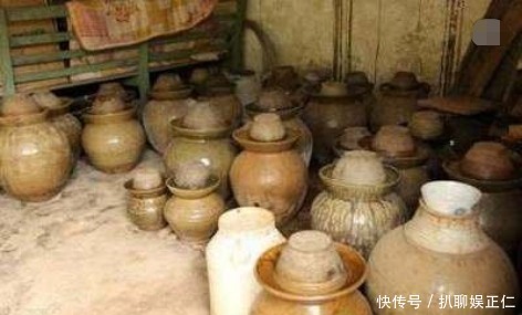 皇帝|皇帝送18缸咸菜给老乡，遭嫌弃扔17缸，打开一看“脸都绿了”