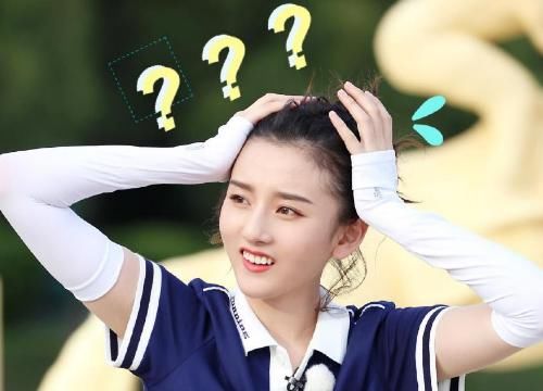  祖儿摔倒|宋祖儿狼狈倒地，蔡徐坤为她抱不平，谁注意美岐的反应？镜头拍着呢