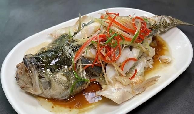 味道鲜美|蒸鱼总是腥味?教你1个小技巧,保证蒸鱼时,鱼无腥味,味道鲜美
