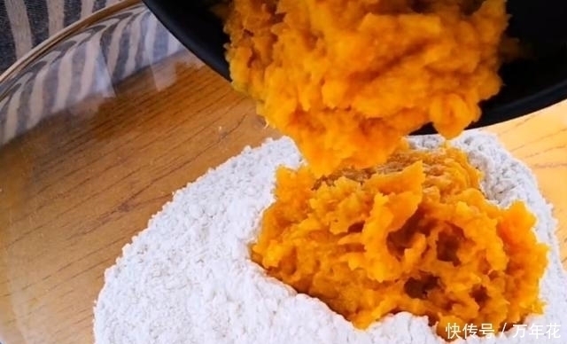 面包|红薯里加一个鸡蛋,不用烤箱,不用锅烙,简单一做,比面包还好吃