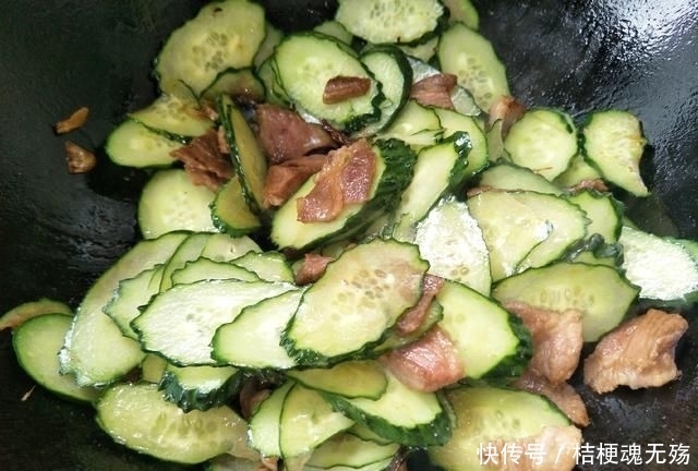 香味|黄瓜和它一搭配，营养翻倍，鲜香味美，简单一做特香