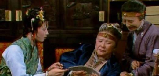  有无|贾母非常喜欢王熙凤，年轻时的贾母和王熙凤有无相似之处！
