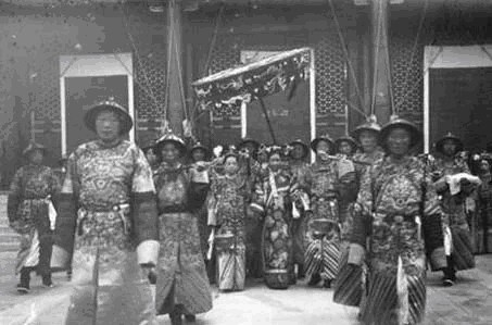 光绪帝|慈禧对权利的欲望，从对待光绪帝便可看出，尤其是她的两道懿旨