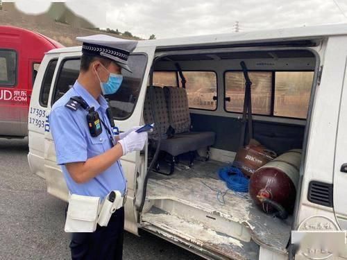  上路|车主私自油改气拉着“炸弹”上路，被罚款还得恢复原状