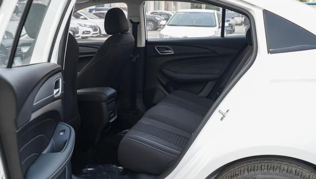  芳心|接近奥迪A4L的优惠力度，8折的荣威i5足以打动你的芳心