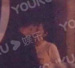  媒体拍到|董璇又有新恋情？和前夫同框一个照面都不打，抱着女儿离去