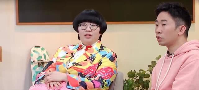  每人|女星开炸鸡店一天赚2百，员工餐每人95元，郑爽聪明让表姐当店长