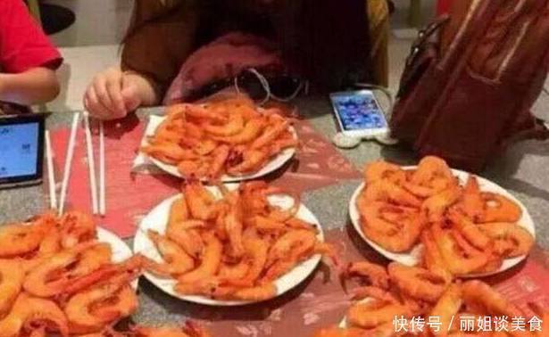 举动|大妈自助餐“疯狂”抢虾,老板没说什么,但一个举动惹怒老板!