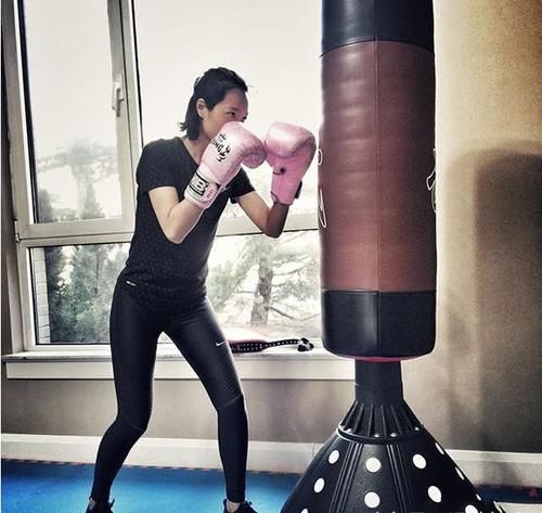  憋屈|参观朱丹和周一围的家，厨房小得就像个摆设品，做饭也太憋屈了