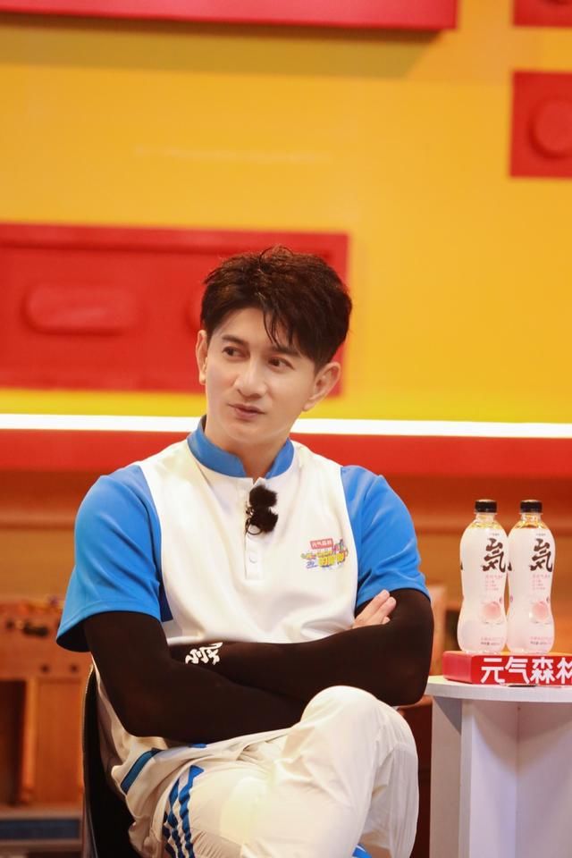  气小哥|《元气满满的哥哥》今晚神气首播 胡军杨洋捉迷藏上演“伪装者”