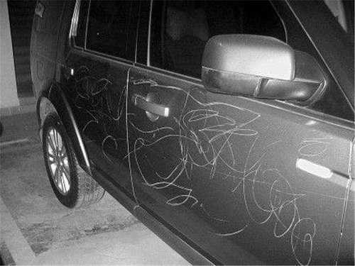  家长|熊孩子划花豪车，宝妈却强势护短，接下来车主的做法太解气