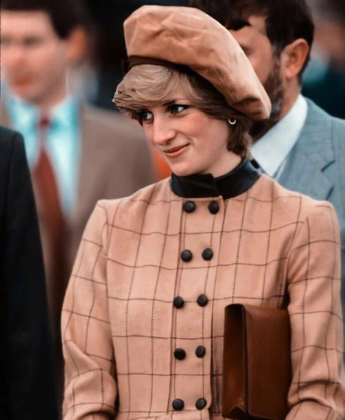 着装|戴安娜王妃着装高清美图大赏，驾驭八九十年代穿搭，引领今日潮流
