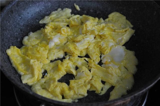 适量|?蛋炒饭,不要直接下锅!教您一妙招,米饭更入味、弹牙劲道