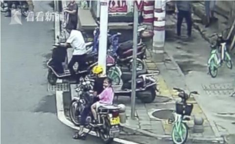  电动车|男子“拾车不昧”反被刑拘？ 民警：别装好人了