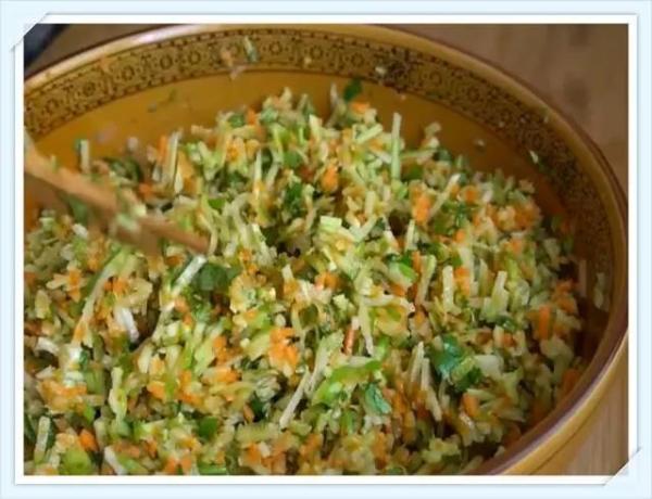 丸子|炸素丸子的做法,记住这几招,做出的丸子好吃不散,全家人都爱吃