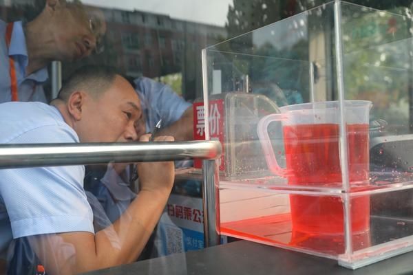 操作|怎样才算优秀公交驾驶员?郑州公交车长赛场亮绝技