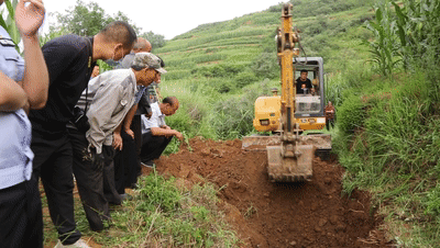  被捕|不正当关系被发现，妻子与情夫杀死丈夫，逃亡30年后年近古稀被捕，被害者被埋在山坳至今