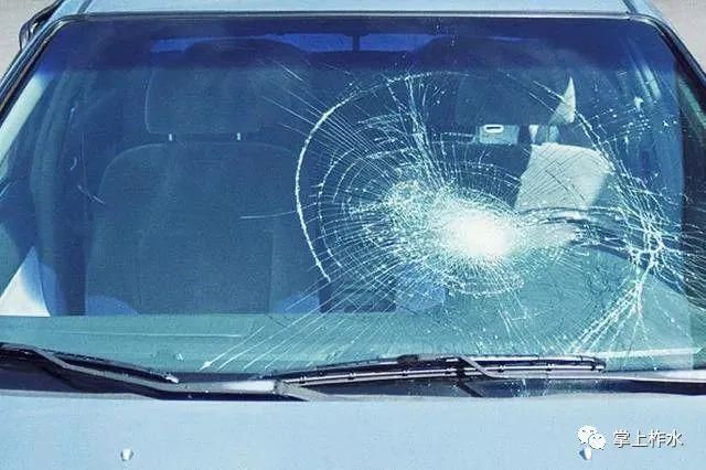  车主|柞水4少年损坏一车主车窗玻璃，民警帮调解