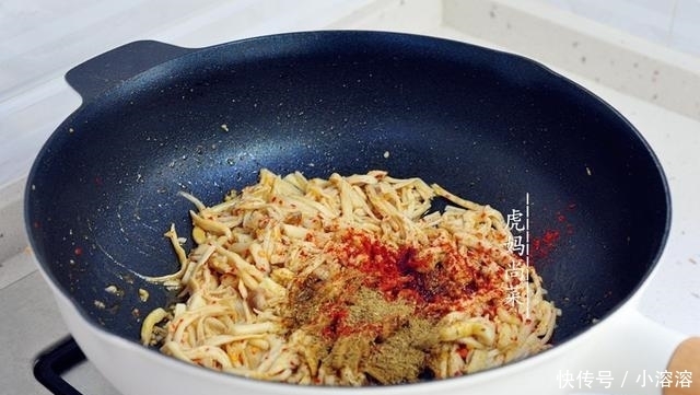  吃法|杏鲍菇新吃法，一顿炒8个，比烤肉还香，夏天开胃不油腻