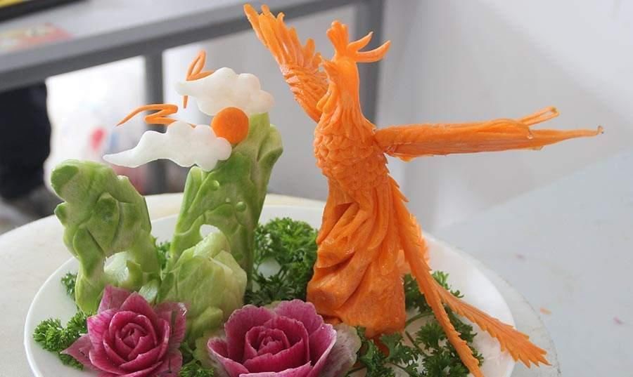 雕成|法国人中国人简直有毒,为什么要把黄瓜雕成我吃不起的样子