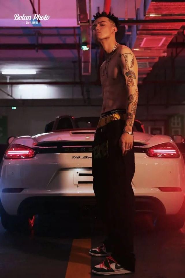  中国|《地下8英里》VS《中国新说唱》，谁的歌更狠？