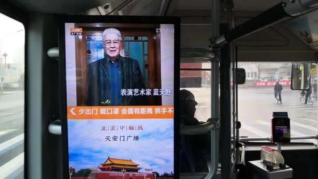  书籍|93岁时你会做什么？来看看蓝天野的朋友圈：有猫有狗、有书籍字画