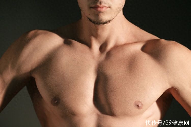 女人的乳头不同颜色的原因(乳头颜色和性生活太多有关？这4个乳头真相，女生也未必了解清楚)