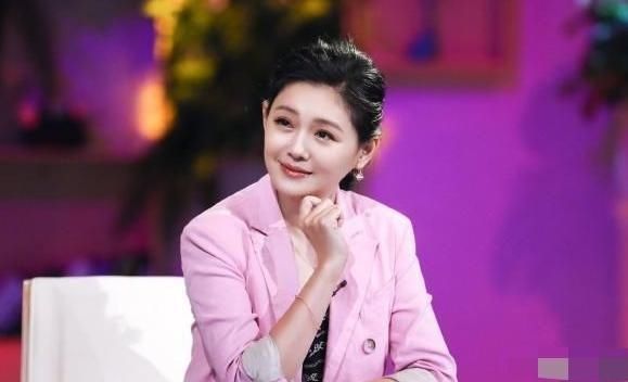  女王|43岁大S大方承认失去事业心：她真的活成了励志女王的反面吗？