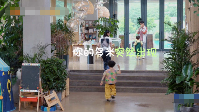  下意识|郑爽被突然出现的小朋友吓到，下意识说出四个字，不懂她什么意思