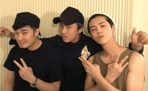  晃眼|鹿晗晒与邓超合影：鹿晗白得晃眼邓超油腻，后者反击说出真相！