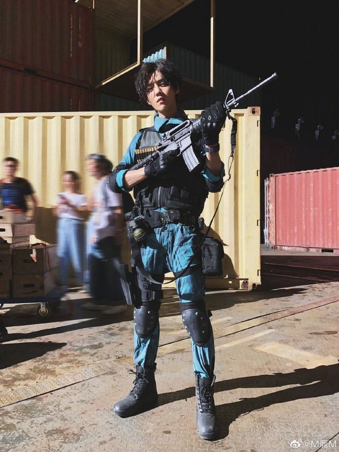  不多|鹿晗发片场花絮照告别《穿越火线》:叫枫哥的机会不多了