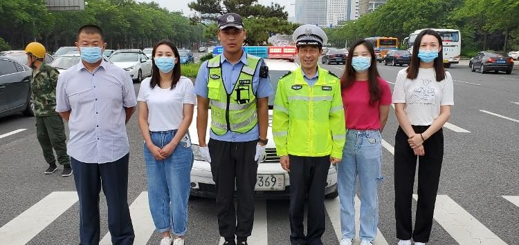 执勤交警|“礼让斑马线，我为你点赞” 文明劝导平安产险在行动