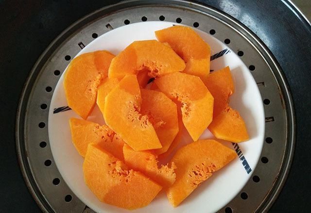 面粉|入秋,这菜正实惠的时候,9毛一斤,和点面粉做酥饼,吃起来特香