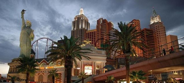  赌博|为了赌博把一千亿地皮卖了，何鸿燊为了安抚他，送了他一张年卡