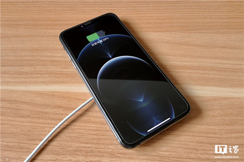 充电器|＂苹果 MagSafe 充电器＂第一时间开箱与简评