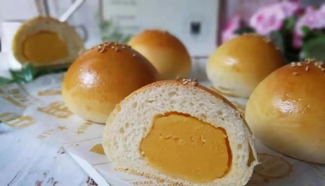 奶黄|超好吃的奶黄小餐包，松软香甜，一口咬下去根本停不下来！