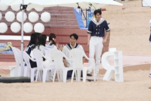  美女|跑男最新生图，蔡徐坤见到同龄美女嘉宾，追风少年秒变小可爱