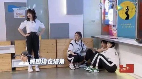 蔡徐坤|《奔跑吧》:蔡徐坤慌乱牵错手,郭麒麟:那些年终究是错付了!