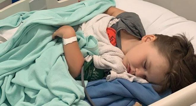  咬伤|英国3岁男孩在公园被毒蛇咬伤致“瘫痪”