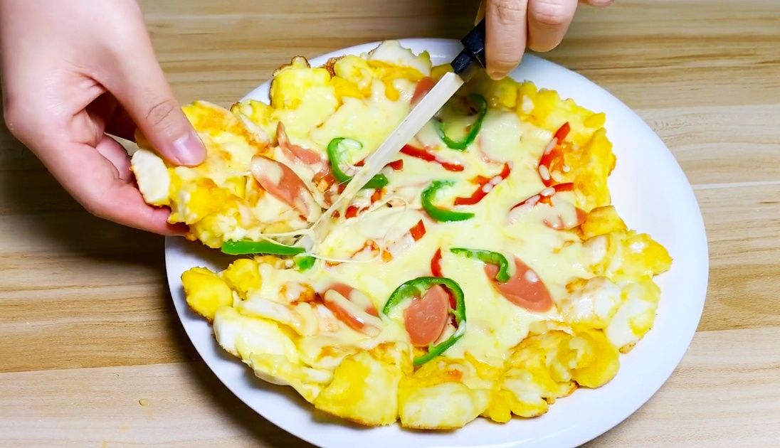  家里的孩子|2个馒头3个鸡蛋，教你做中式披萨，成本不到3元钱，小孩抢着吃