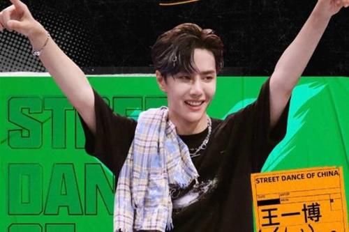  张萌更|王一博跳舞看哭张萌？现场表演炸裂全场，不愧是专业人员